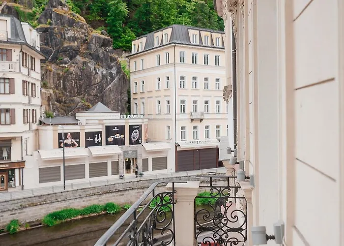 Alisa Hotel 4*
