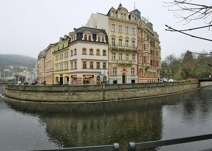 Alisa Hotel 4*