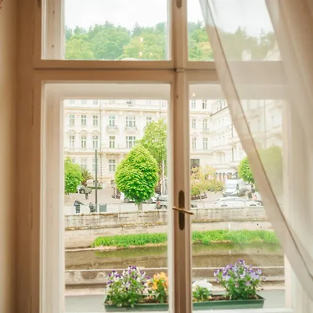 Alisa Hotel 4*