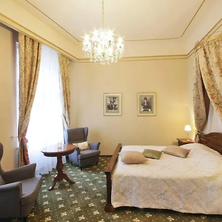 Alisa Hotel 4*