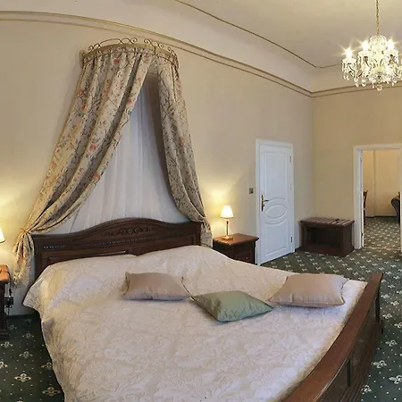 Alisa Hotel 4*